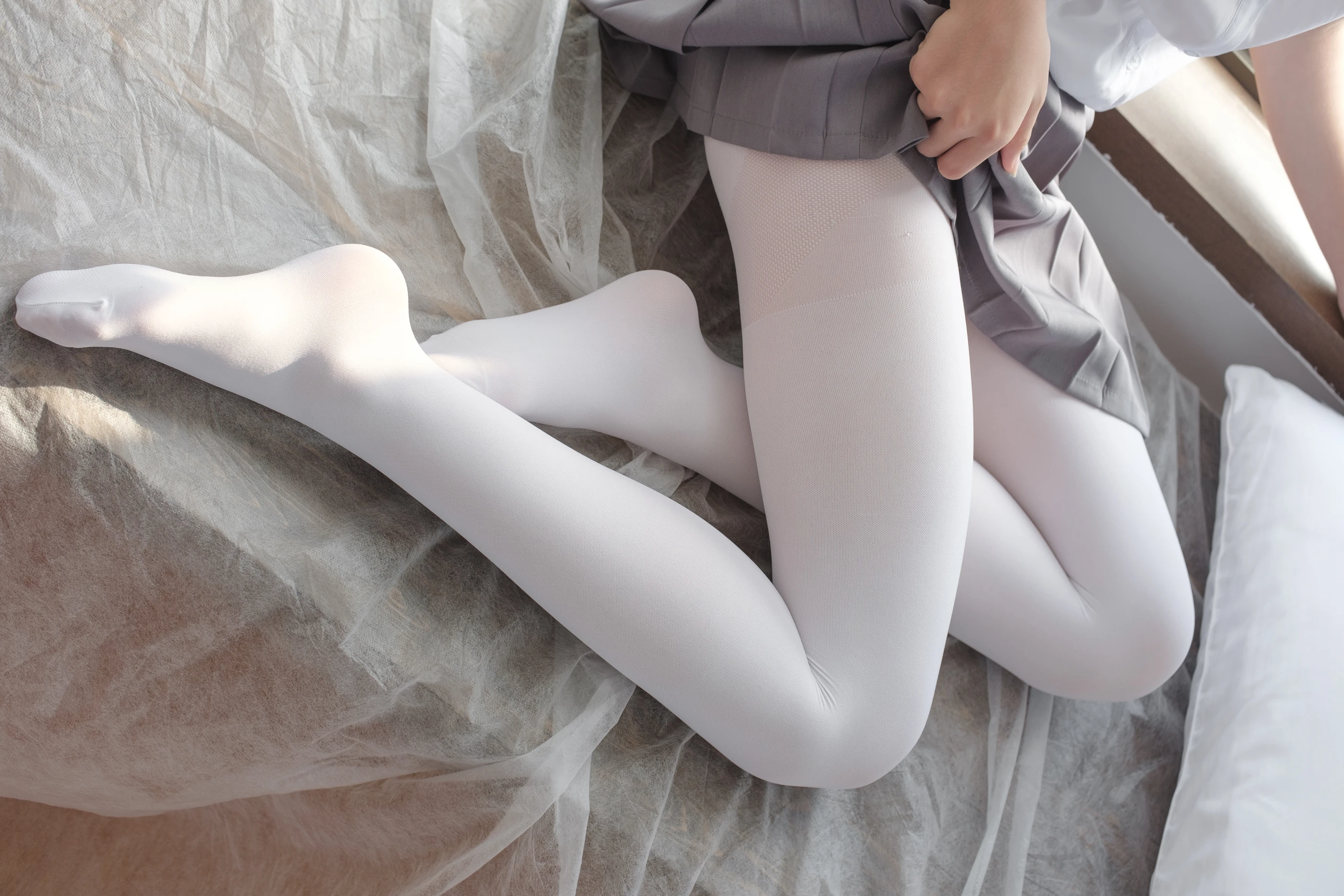 森萝财团 [BETA-029] 玩手机的白丝少女 [182P]插图7